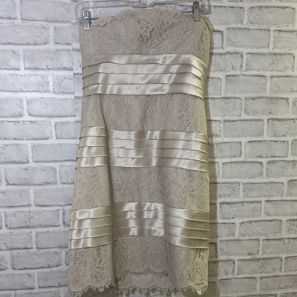 BCBG Elegant Cream Lace Strapless Dress, size 8